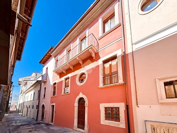 Appartamento con 5 locali in vendita in Via Goriano Valle, LAquila