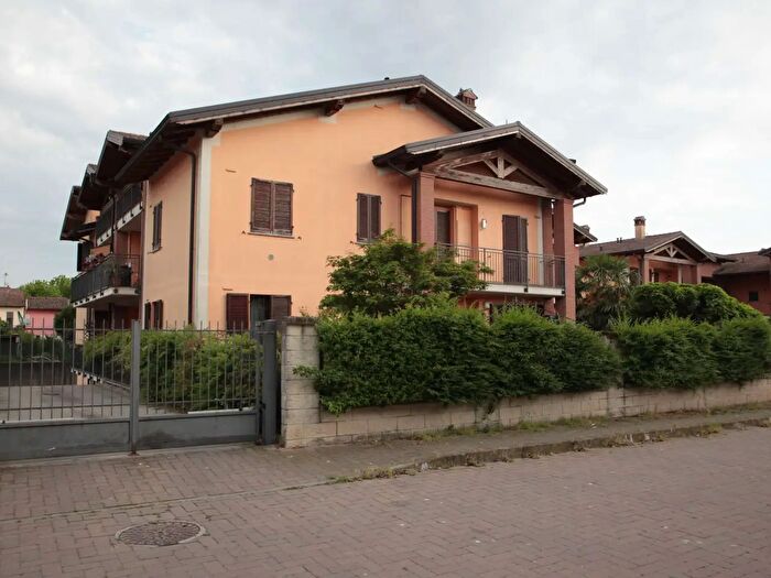 Appartamento trilocale in vendita in Certosa Di Pavia