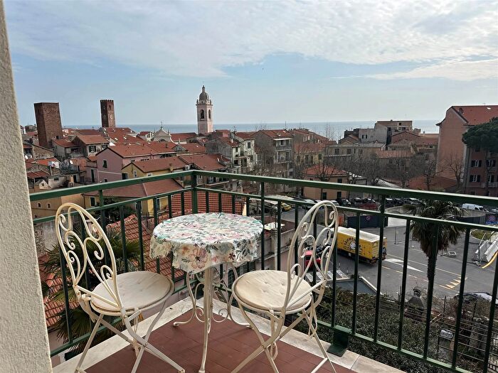 Appartamento trilocale in affitto in Noli Savona Sv, Noli