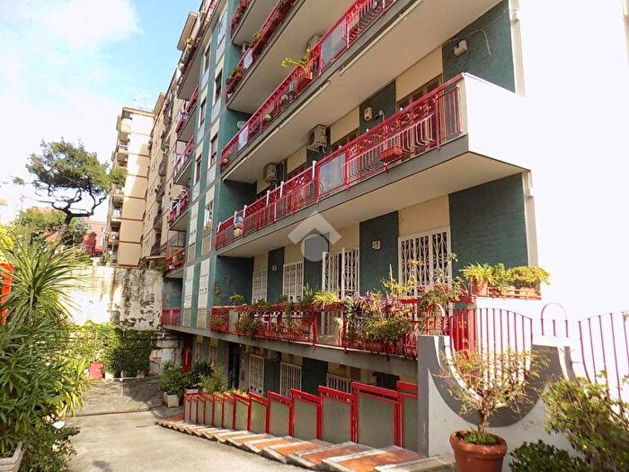 Appartamento trilocale in affitto in Via Confalone, Arenella, Napoli