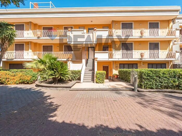 Appartamento con 7 locali in vendita in Via San Nullo, Catania
