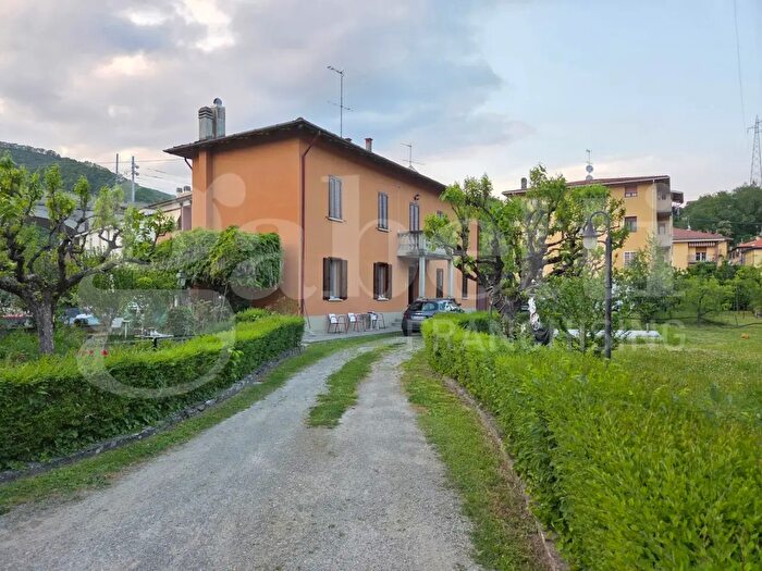 Appartamento trilocale in vendita in Via Val di Setta, Monzuno