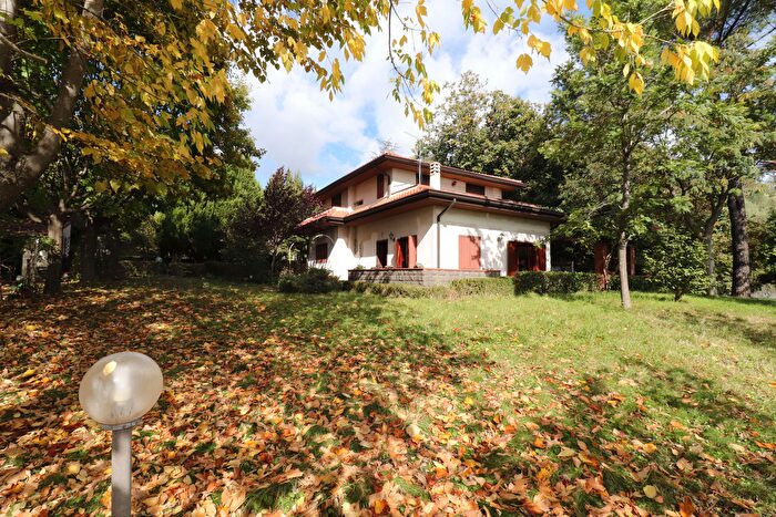 Casa con 5 locali in vendita in Via Paracquara, Zafferana Etnea