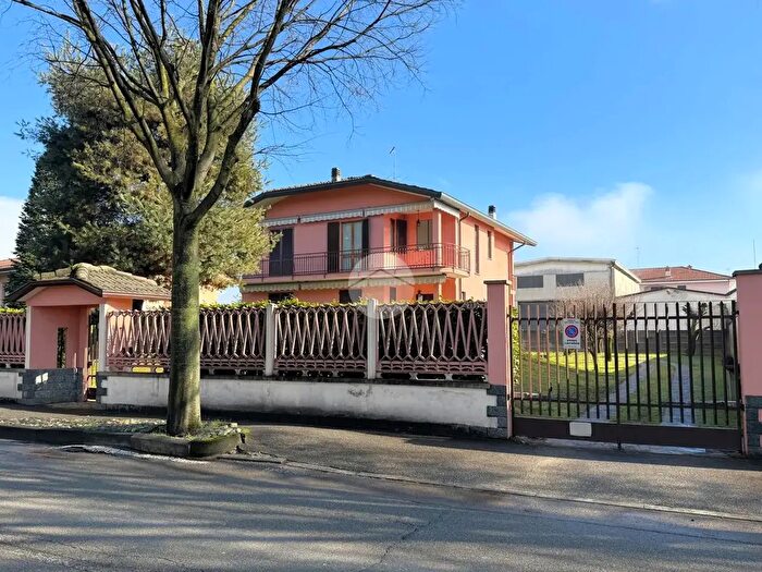 Casa con 5 locali in vendita in Via Leonardo da Vinci, Santo Stefano Ticino