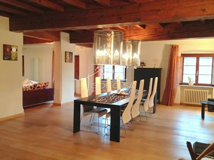 Appartamento con 8 locali in vendita in Via Domenico Fernelli, Mantova