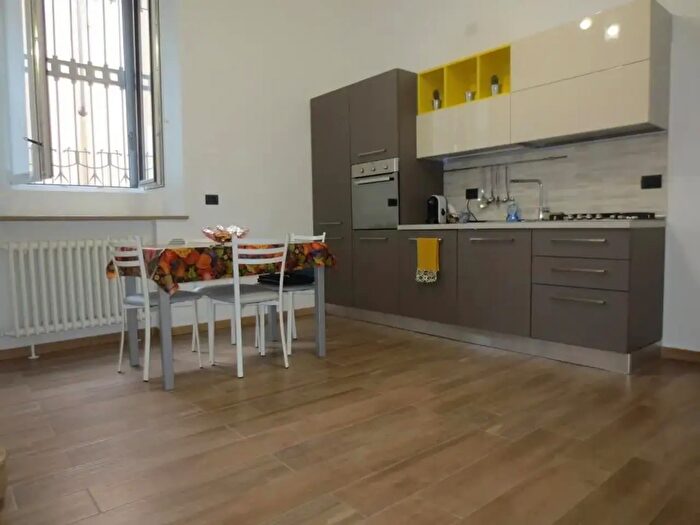 Appartamento trilocale in affitto in Via Giuseppe Giusti, Monza