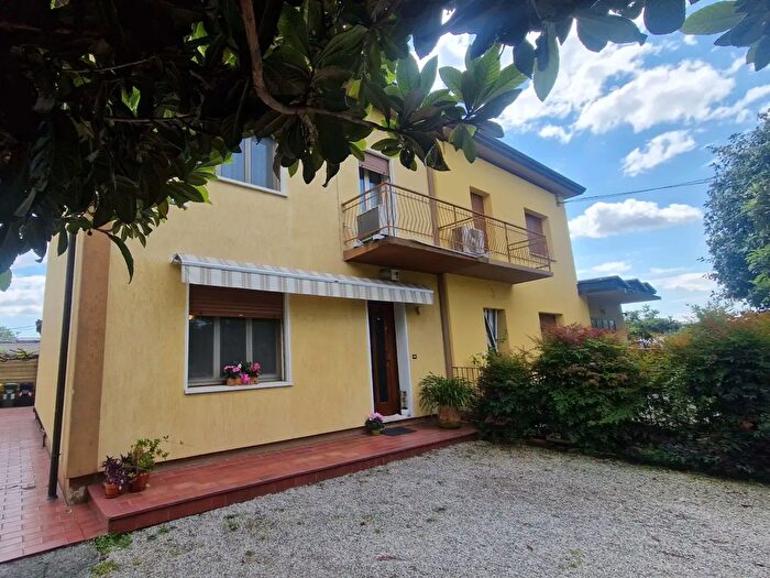 Casa con 6 locali in vendita in Via Rovarè, Vittorio Veneto