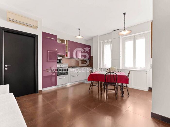 Appartamento bilocale in affitto in Via Lepontina, Farini, Milano