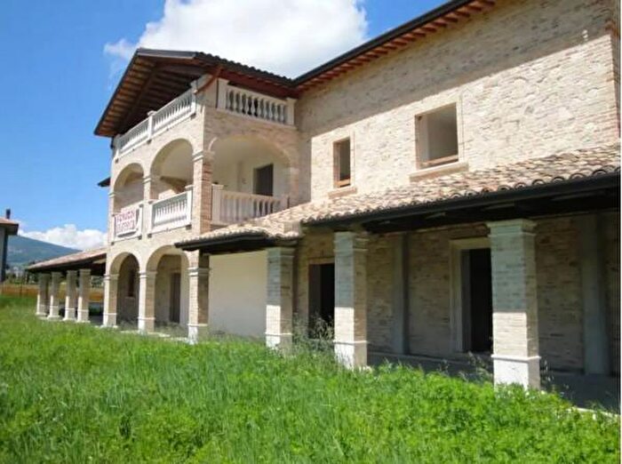 Casa con 6 locali in vendita in Via Piane di Morro, Folignano