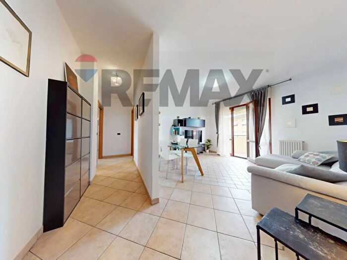 Appartamento con 6 locali in vendita in Via Paladini, Viareggio