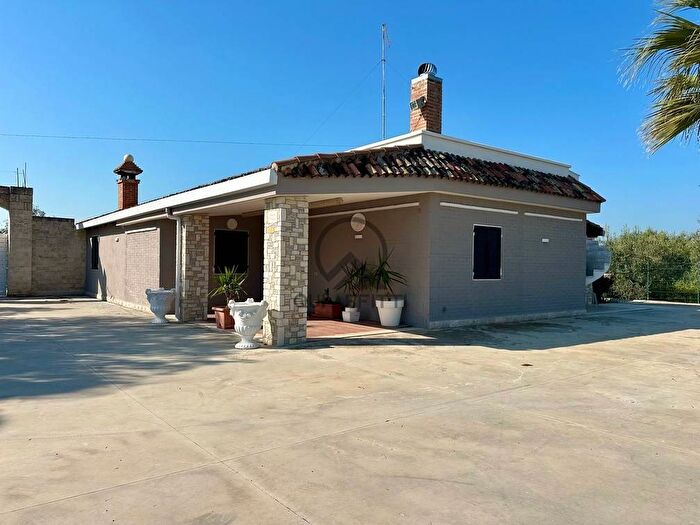Casa trilocale in affitto in Via Castel del Monte, Castel del Monte, Andria