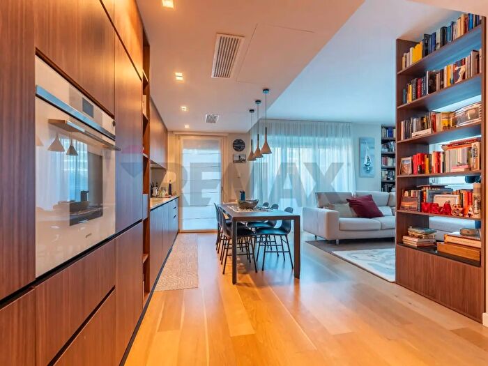 Appartamento trilocale in vendita in Via Pola, Milano