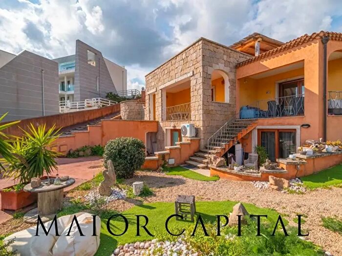 Casa con 5 locali in vendita in Arzachena