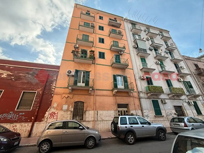 Appartamento trilocale in vendita in Via Livio Andronico, Taranto