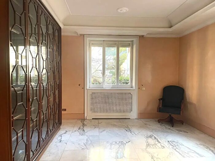 Appartamento con 5 locali in vendita in Via Francesco Denza, Roma