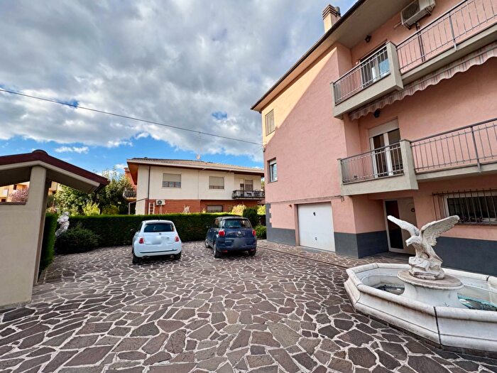 Appartamento con 8 locali in vendita in Via Martiri della Libertà, Fabriano