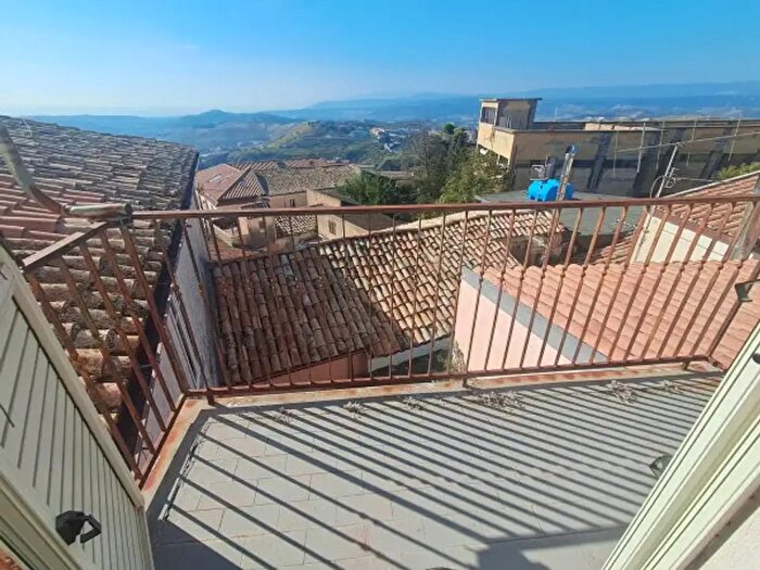 Appartamento con 5 locali in vendita in Discesa Filanda, Catanzaro
