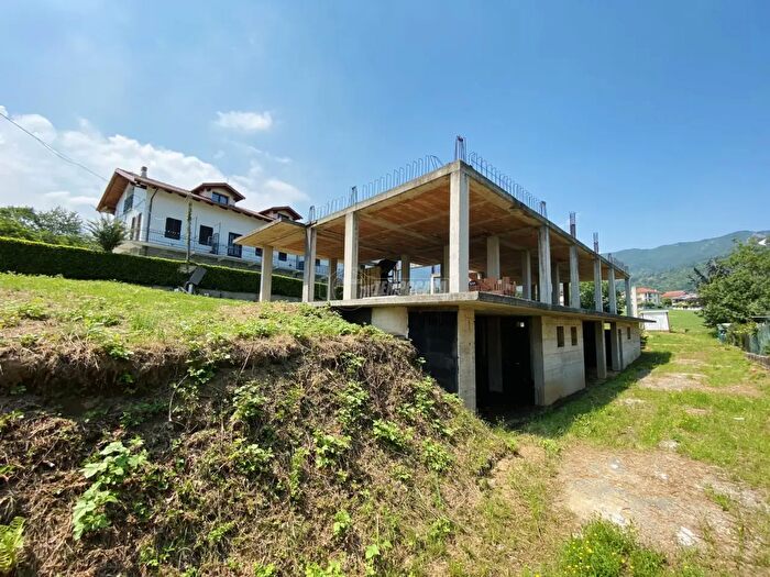 Casa con 8 locali in vendita in Coazze