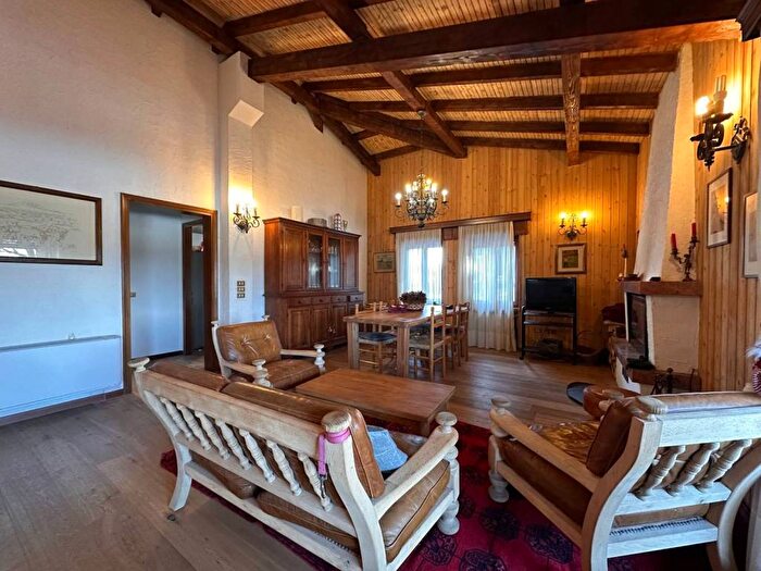 Casa con 6 locali in affitto in Via Rendola, Centro, Asiago
