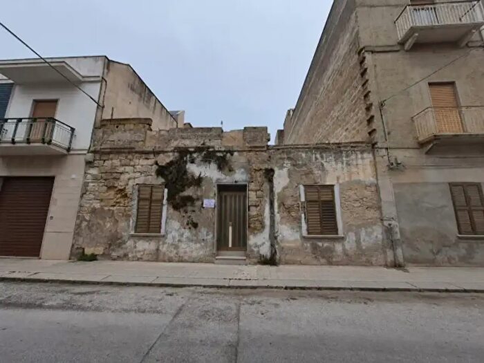 Casa trilocale in vendita in Via del Salice, Trapani