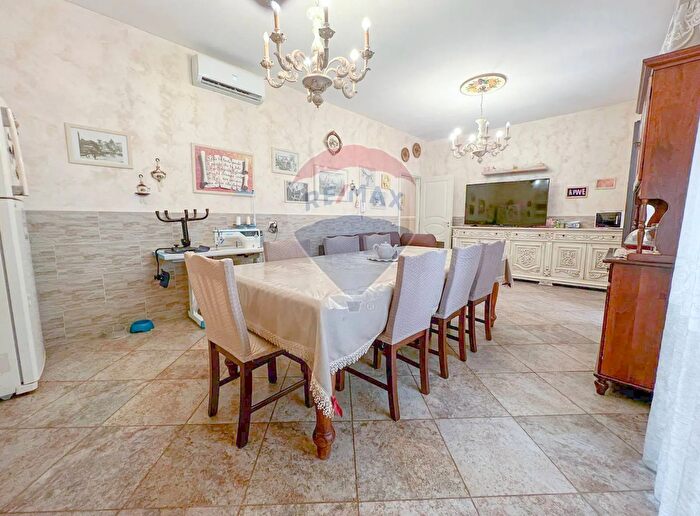 Appartamento con 5 locali in vendita in Via Alcantara, Catania