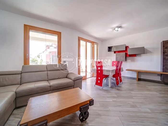 Appartamento quadrilocale in vendita in Via Cureggio, Borgomanero