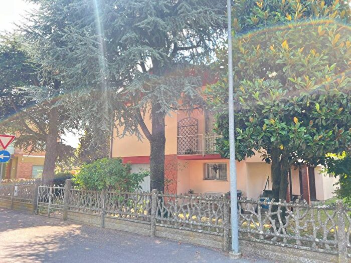 Casa con 6 locali in vendita in Via Giovanni XXIII, Centro, Fusignano