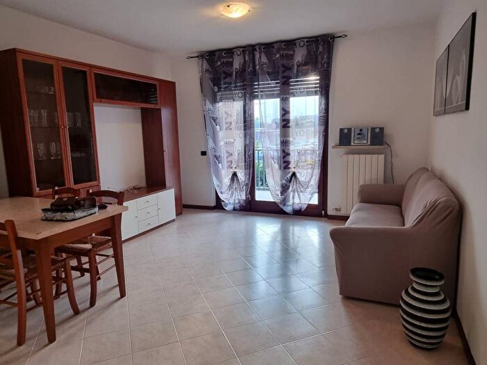 Appartamento bilocale in affitto in Strada Le Grazie, Borgo Roma, Verona