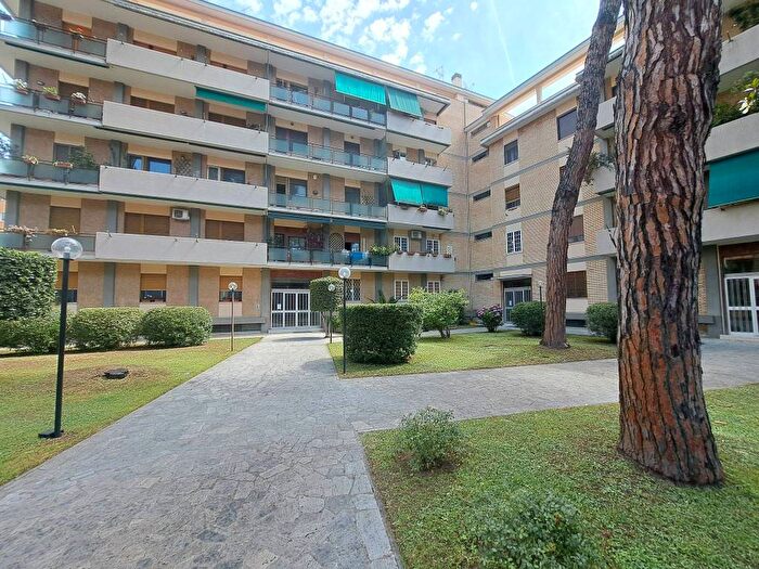 Appartamento trilocale in affitto in Viale Africa, Eur, Roma