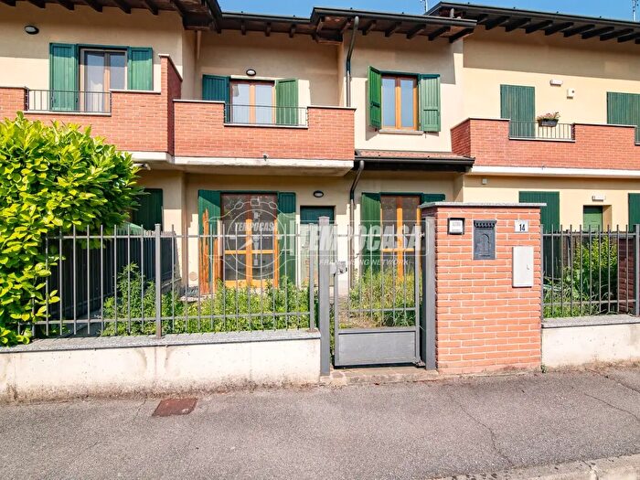 Casa quadrilocale in vendita in Via Madre Teresa di Calcutta, Mozzanica