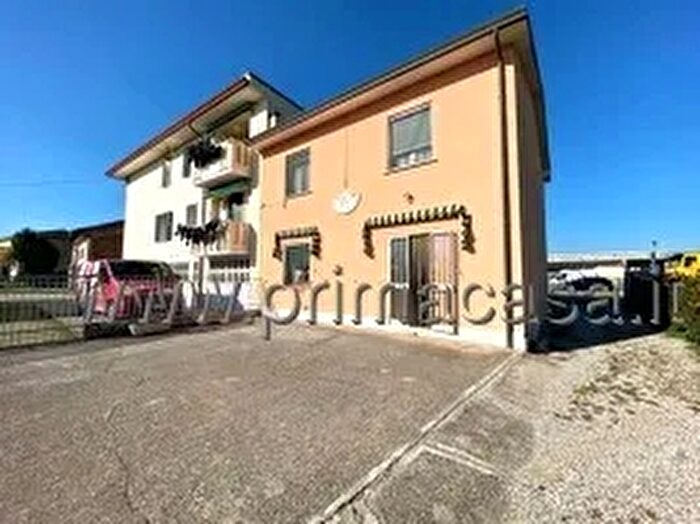 Casa con 5 locali in vendita in Via Stradone, Roverchiara