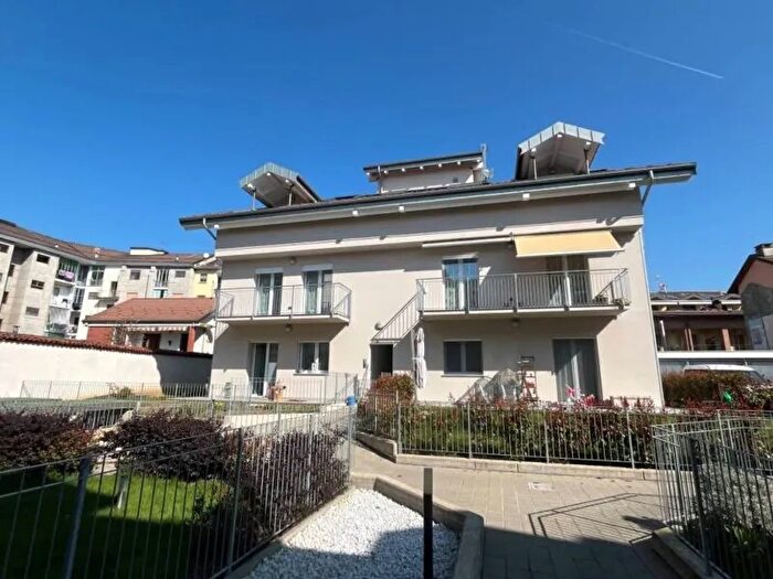 Appartamento trilocale in vendita in Via Borgo Vecchio Carignano, Carignano