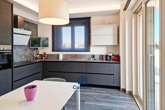 Appartamento con 5 locali in vendita in Montecosaro