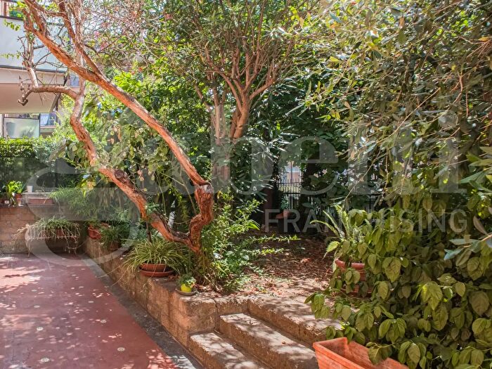 Appartamento con 5 locali in vendita in Via Dino Frescobaldi, Roma