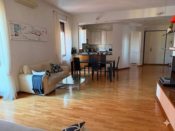 Appartamento con 5 locali in affitto in Via Angelo Scarsellini, San Zeno, Verona