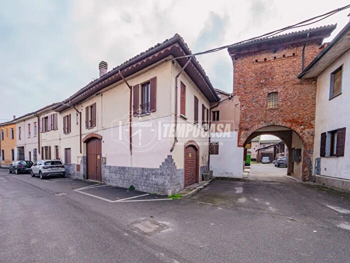 Casa con 6 locali in vendita in Via Monsignor Passerini, Dorno