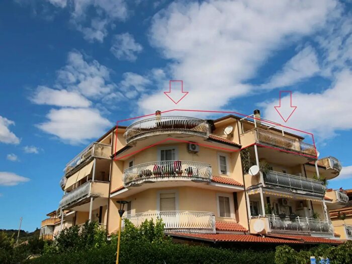 Appartamento trilocale in vendita in Via B Telesio, Davoli