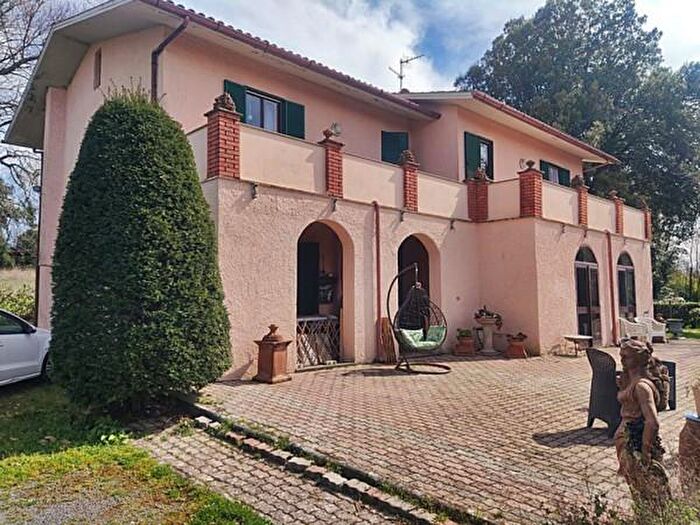Casa con 6 locali in vendita in Onano