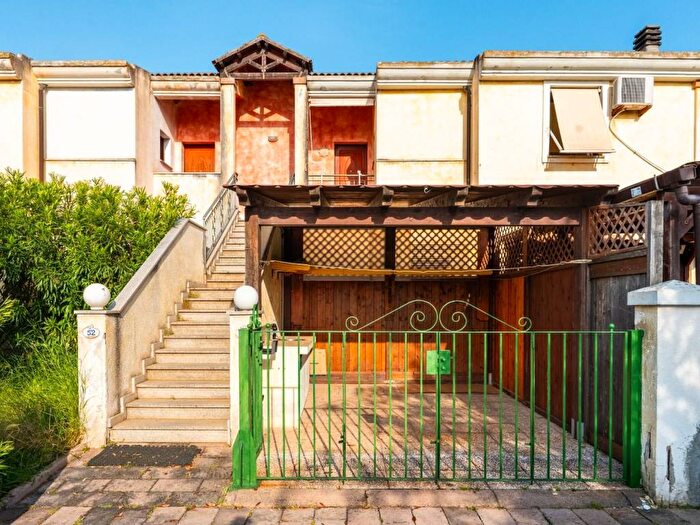 Appartamento trilocale in affitto in Via Linosa, La Maddalena, Capoterra