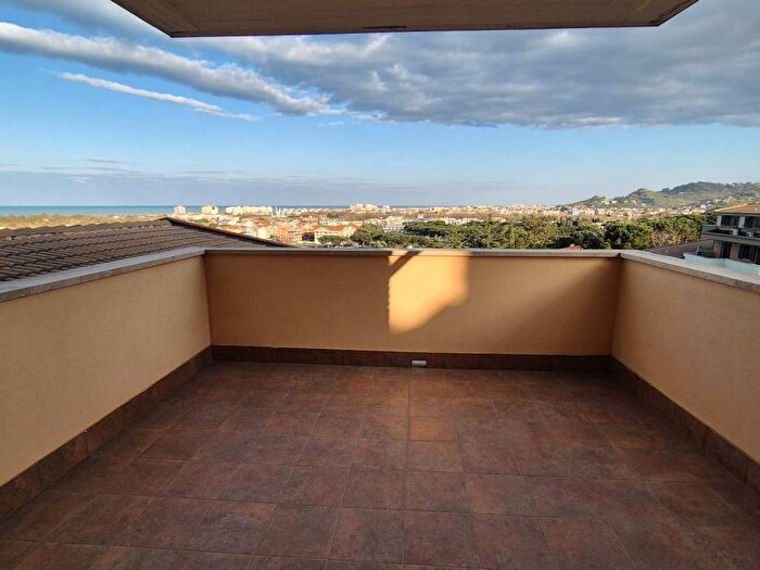 Appartamento trilocale in affitto in Via Levante, San Martino Bassa, Città SantAngelo