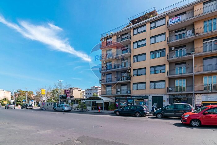 Appartamento con 6 locali in vendita in Viale Mario Rapisardi, Catania