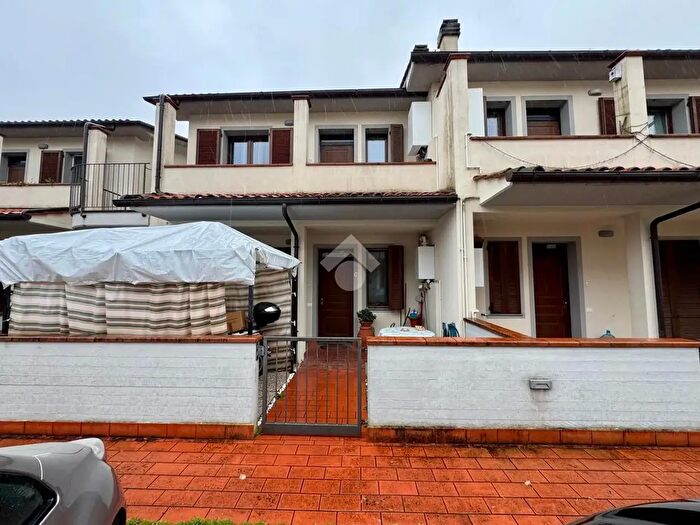 Appartamento trilocale in vendita in Via del Cimitero di Montecalvoli, Santa Maria A Monte