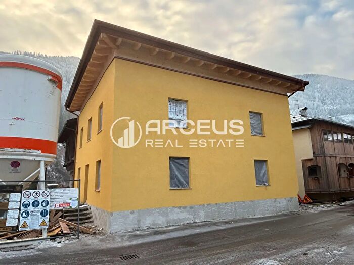 Appartamento con 5 locali in vendita in Moena