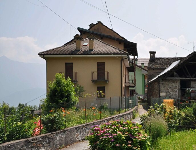 Casa con 8 locali in vendita in Località Croppo, Montescheno