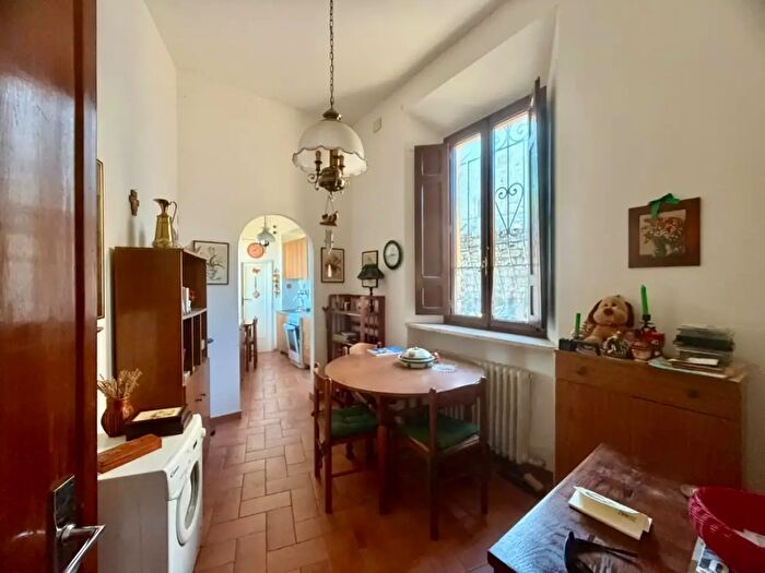 Appartamento con 6 locali in vendita in Volterra