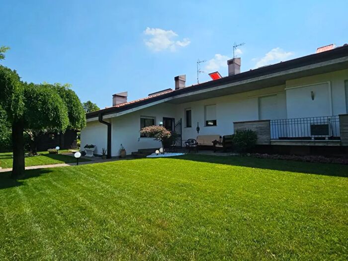 Casa con 7 locali in vendita in Via San Pietro, Coccaglio