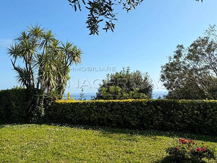Casa quadrilocale in affitto in Via Luigi Gainotti, Vesima Crevari, Genova