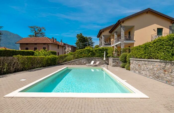 Appartamento trilocale in vendita in Menaggio