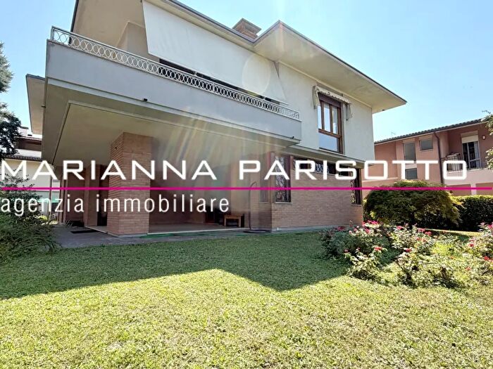 Casa con 5 locali in vendita in Via Divisione Pusteria, Marostica