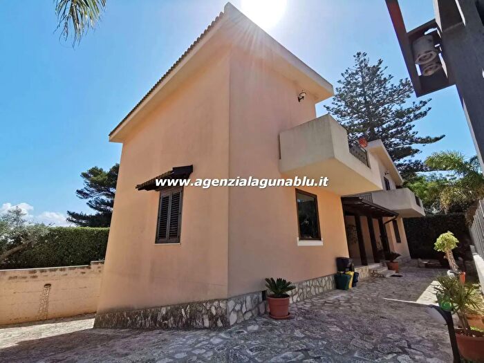 Casa con 9 locali in vendita in Via Trapani, Marsala